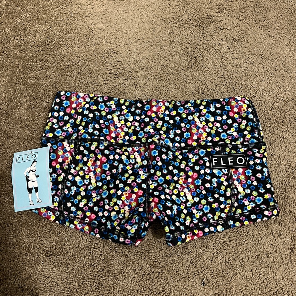 Fleo Booty Shorts Small